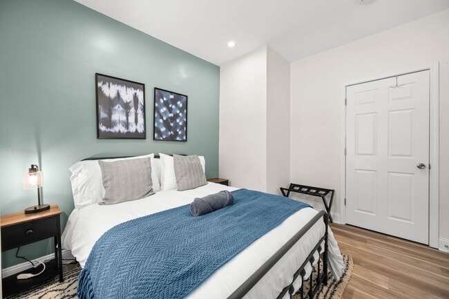 Building Photo - 1215 N Warman Ave