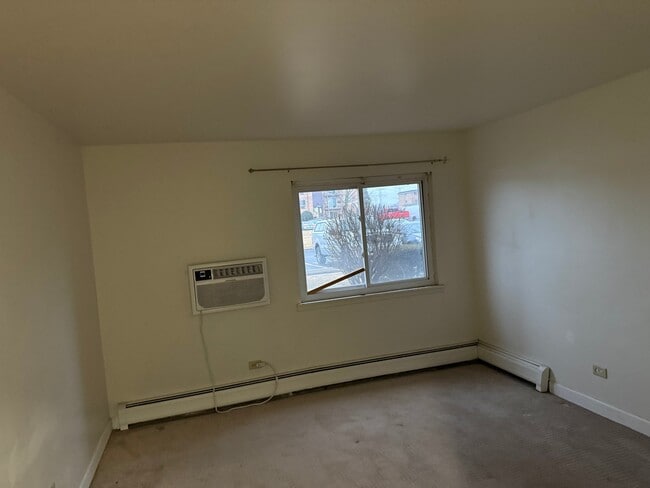 Building Photo - 844 College Blvd