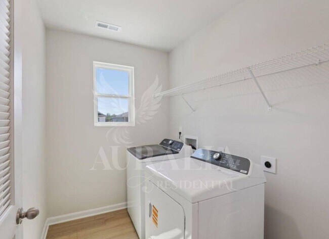 Building Photo - 805 Ottawa Dr