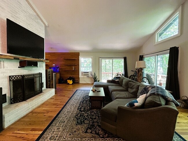 Building Photo - Spacious 3BR/2BA Home Near Downtown Boone & ASU