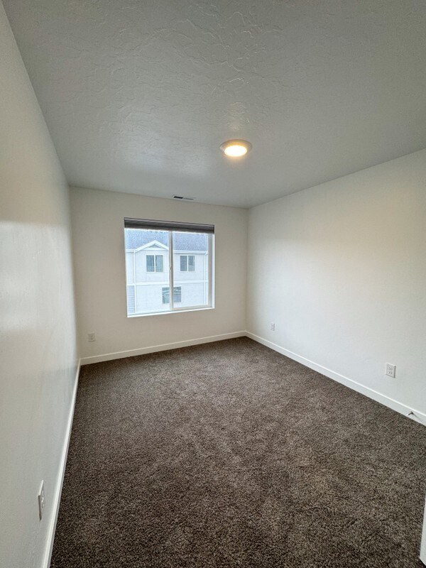 Building Photo - 871 E Skiff Wy