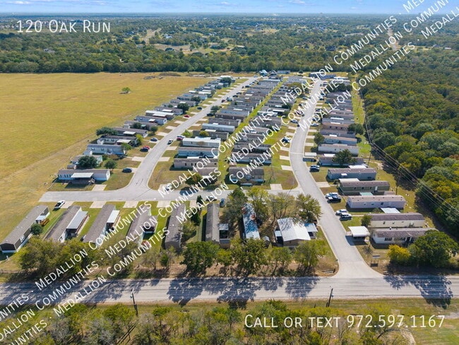 Building Photo - 120 Oak Run