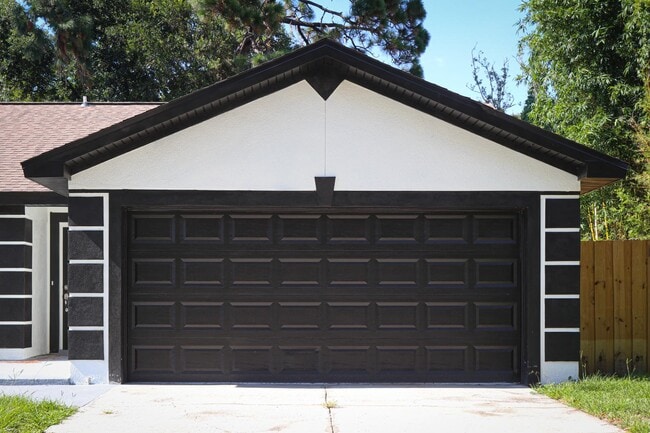 Building Photo - 2958 Bermuda Ave S