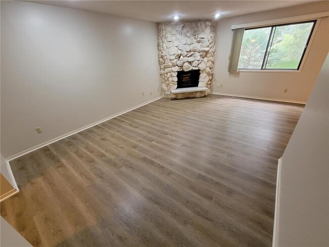 Building Photo - 14321 Fairway Dr