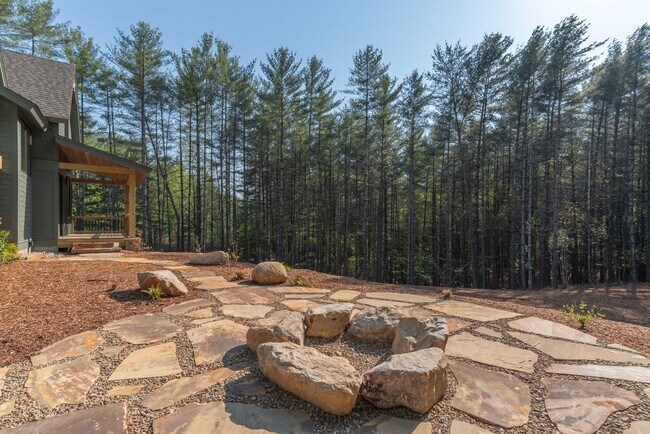 Building Photo - Stunning House w/ Amenities to Camp Lake J...