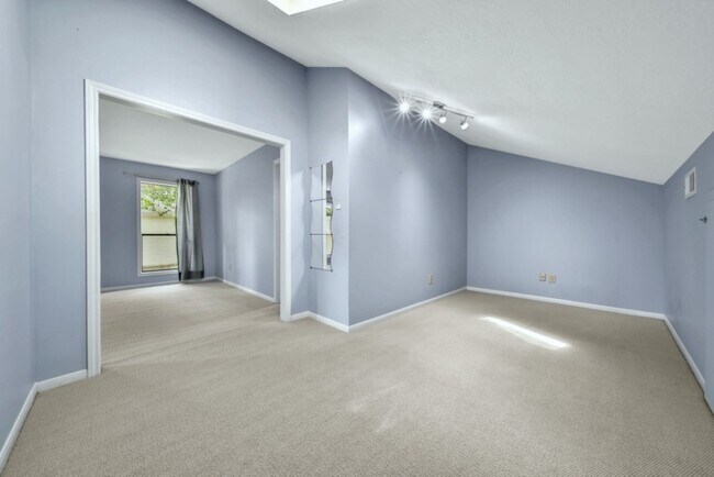 Building Photo - 4137 Ruskin St