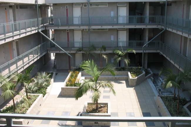 Courtyard - Palms Point Apartments