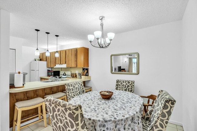 Primary Photo - 3402 Gardens E Dr