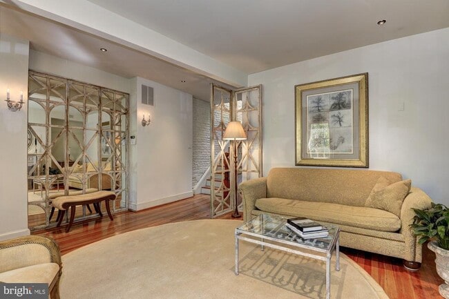 Building Photo - 3249 O St NW