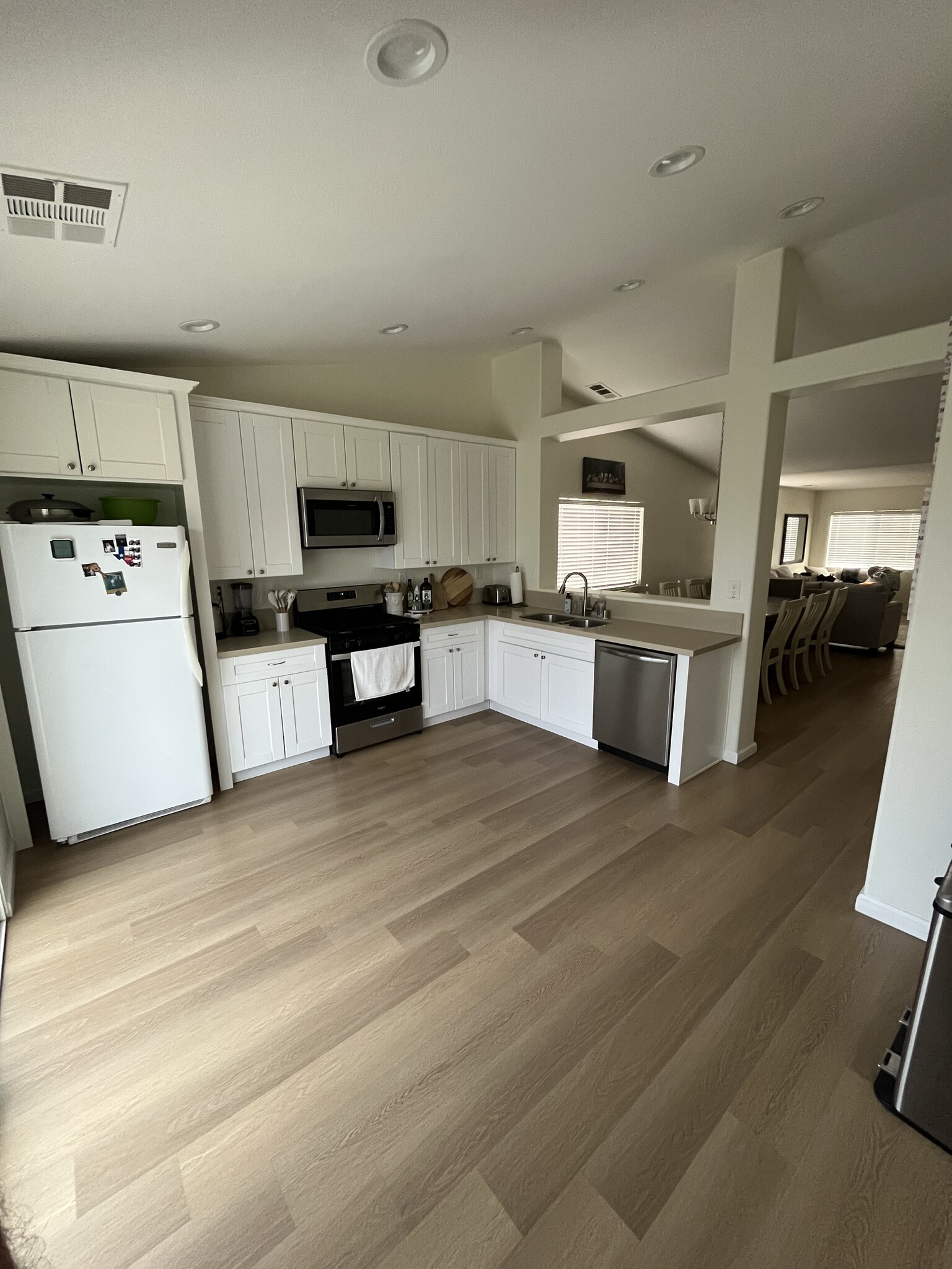 Kitchen - 10976 Remington St