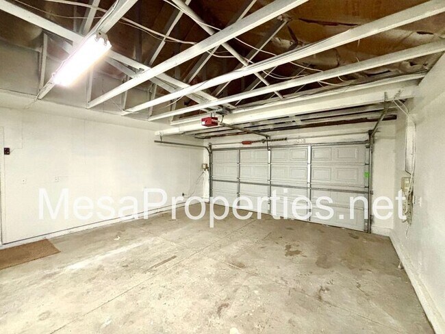 Building Photo - 14581 King Canyon Rd
