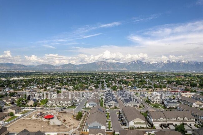 Building Photo - 5638 Island Ridge Dr