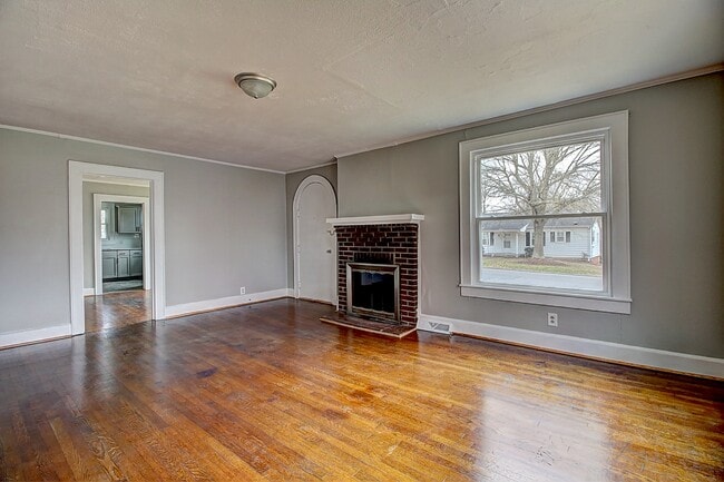 Building Photo - 824 Hamrick St