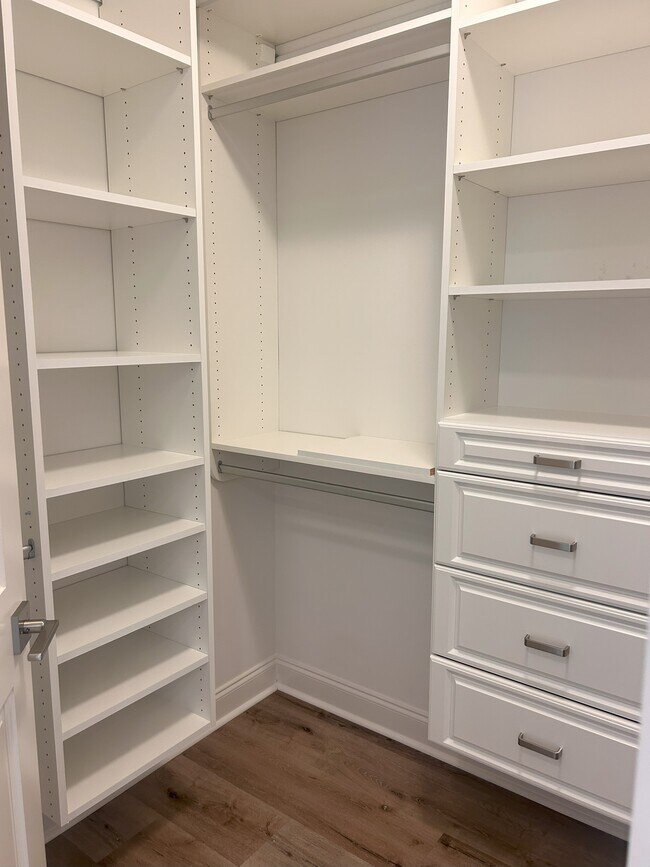 Building Photo - 14 Conifer Ct