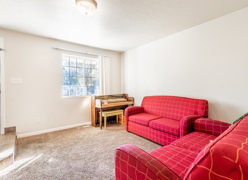 Building Photo - 427 E 250 N