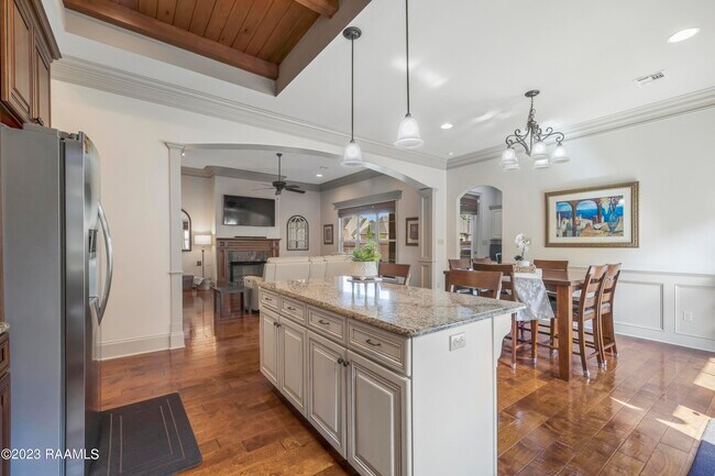 Building Photo - 201 Bayou Parc Dr