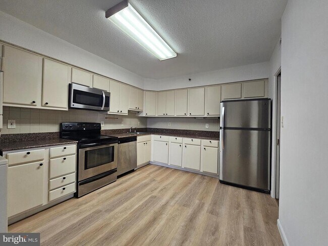 Building Photo - 3709 S George Mason Dr