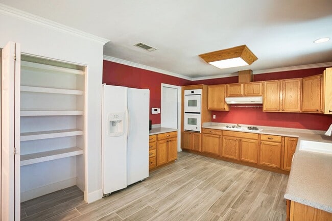 Building Photo - Beautiful, nicely updated, ENERGY EFFICIENT HOME FOR LOW UTILITY BILLS