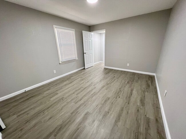 Building Photo - Newly Renovate 4 bedroom 2 bath Home in Liberty, TX!