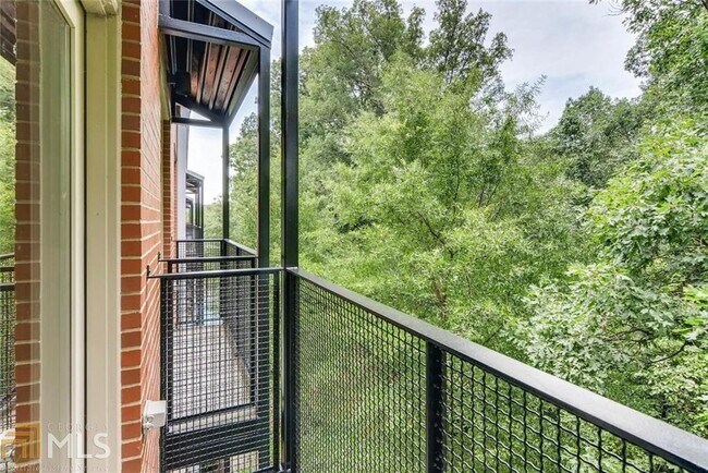 Building Photo - 560 Dutch Valley Rd NE