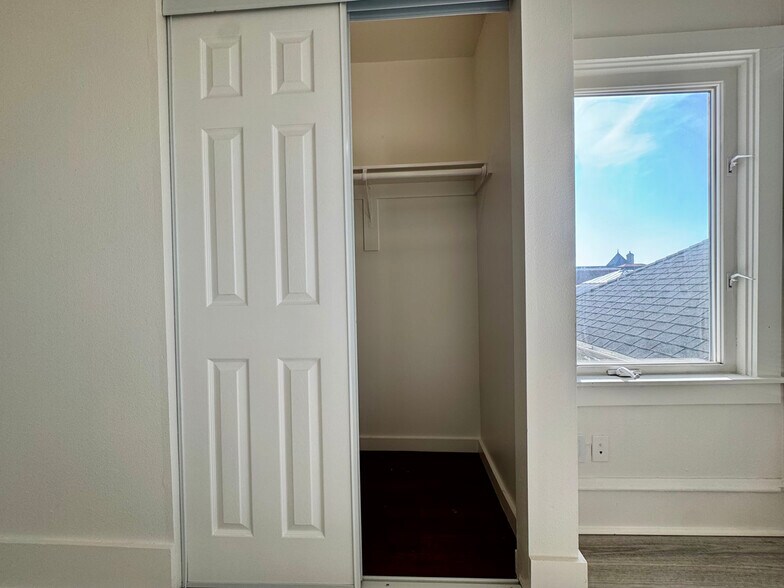 Building Photo - 695 30th St