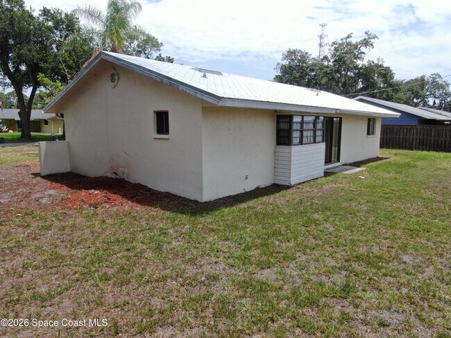 Building Photo - 2106 Tarrytown Ln NE