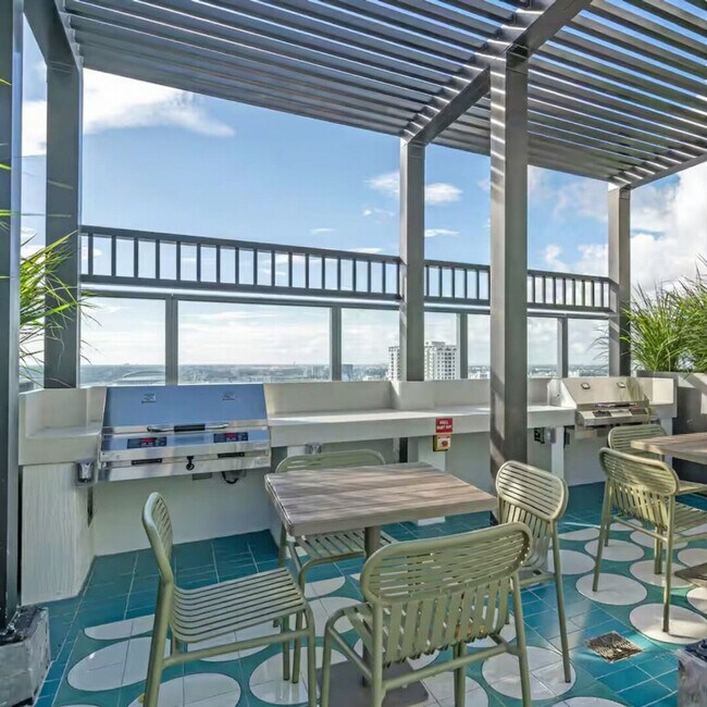 Building Photo - 11 NE 6th St