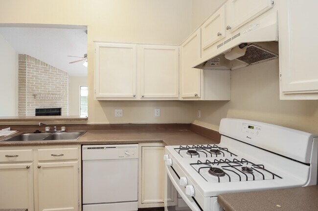 Building Photo - 17002 Enchanted Cir E