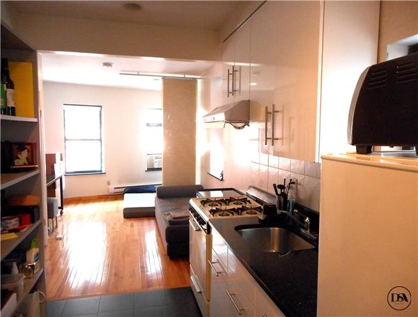 Building Photo - 9 Pell St