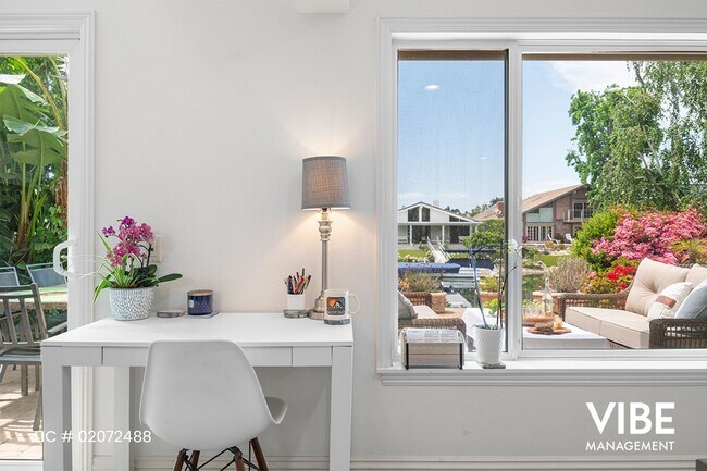 Building Photo - Gorgeous GUARD GATED Westlake Island 3+3 h...