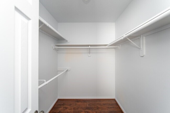 Building Photo - 2322 Cool Springs Ln