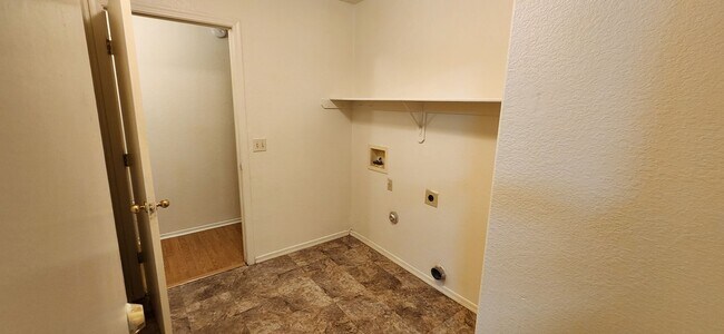 Building Photo - Beautifully Renovated 3 Bedroom- Rita Ranc...