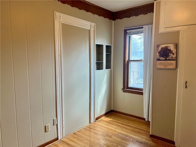 Building Photo - 237 Richard St