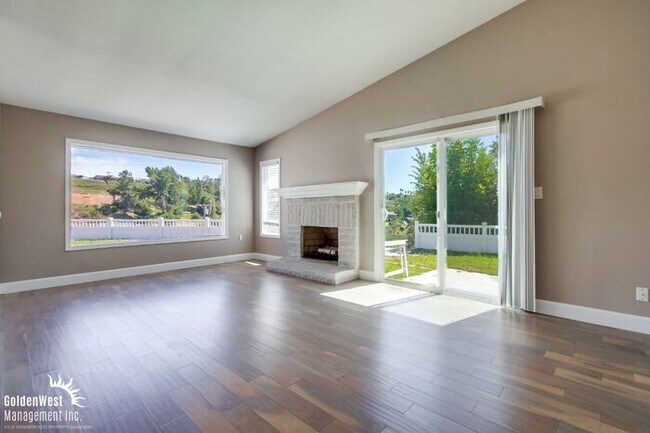 Building Photo - Updated 4Bdm 3Ba Home with Spectacular Vie...