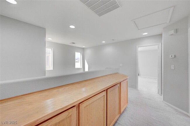 Building Photo - 2586 Begonia Valley Ave