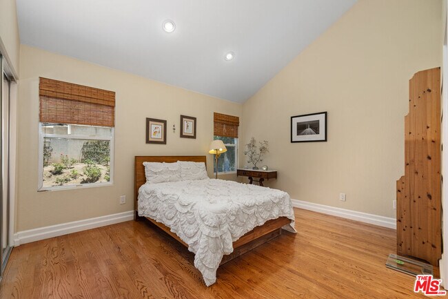 Building Photo - 682 Palisades Dr