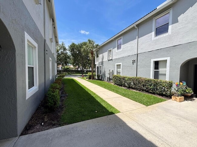 Building Photo - 3080 Grandiflora Dr