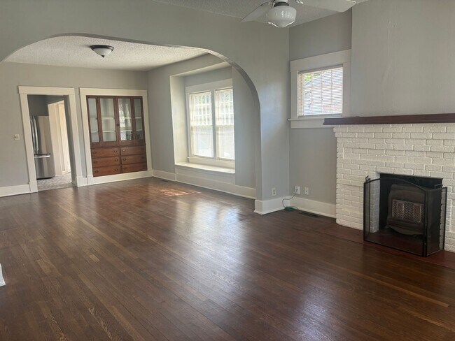 Building Photo - Beautiful 3 bedroom home