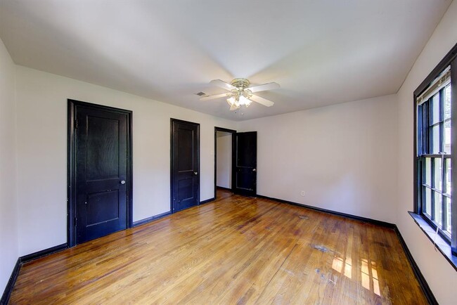 Building Photo - 5233 Brinkman St