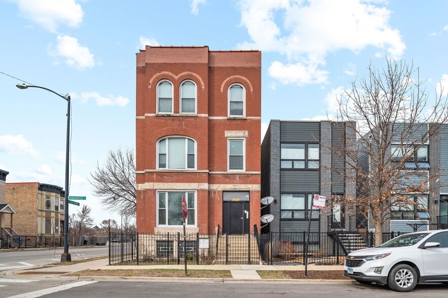 Building Photo - 2756 W Monroe St