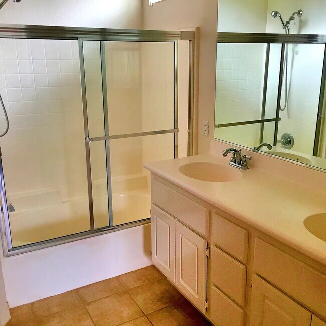 Building Photo - "Charming 2-Bed, 2-Bath Retreat in Moreno Valley – 1,110 Sq Ft of Comfort!"