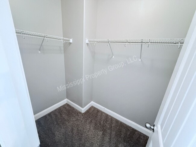 Building Photo - 4BR/4.5BA Stand Alone Unit For Rent