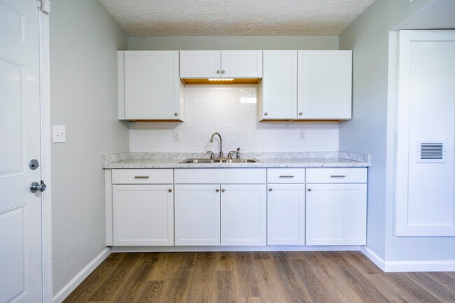 Building Photo - 5302 Alba Way