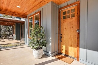 Building Photo - 70 Deer Ridge Rd