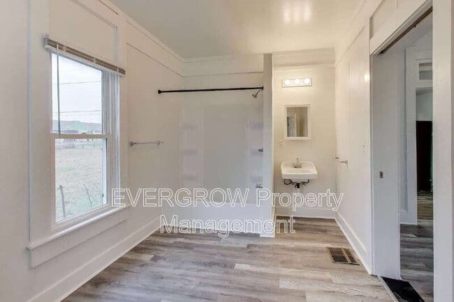 Building Photo - 2219 Hovey St