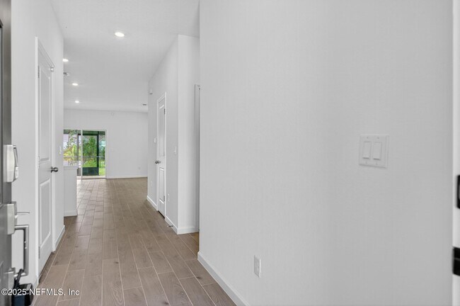 Building Photo - 7159 Pine River Ct