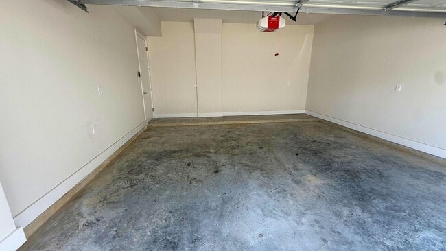 Building Photo - 835E Dorchester St