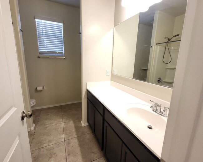 Building Photo - 3 Bedroom 2 Bathroom Magma Ranch Home