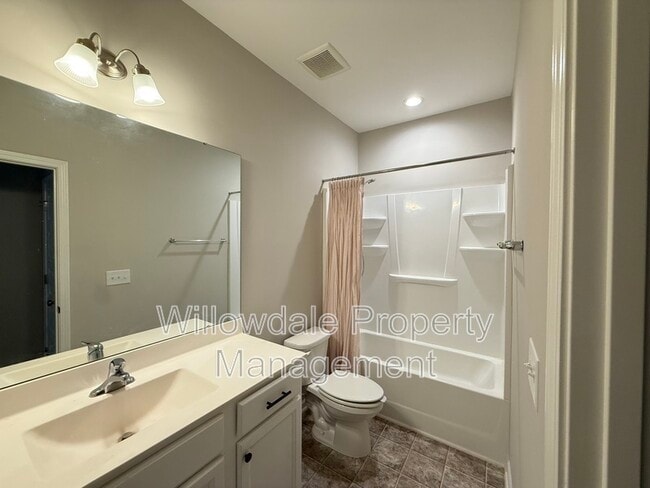 Building Photo - 1059 Lathrop Ln
