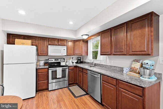 Building Photo - 219 Josephine St